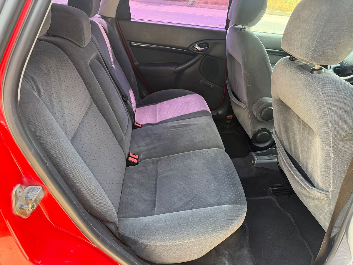 FORD FOCUS GHIA ESTATE 1.6 PETROL SPANISH LHD IN SPAIN 101000 MILES SUPERB 2003